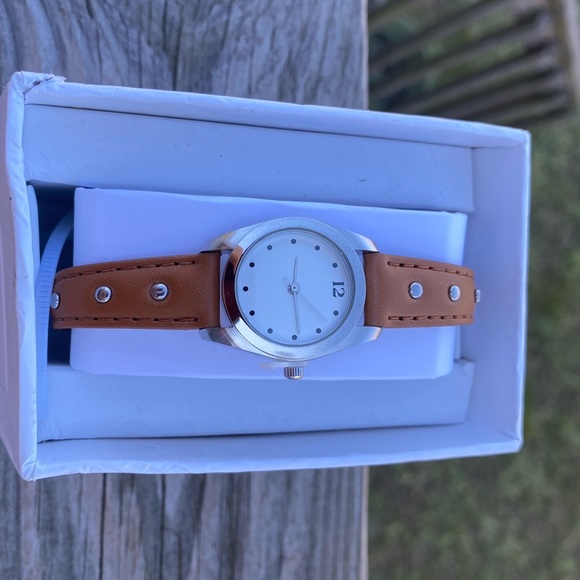 Tan faux leather Fashion watch w/ tiny stud accents New in box - Picture 9 of 10